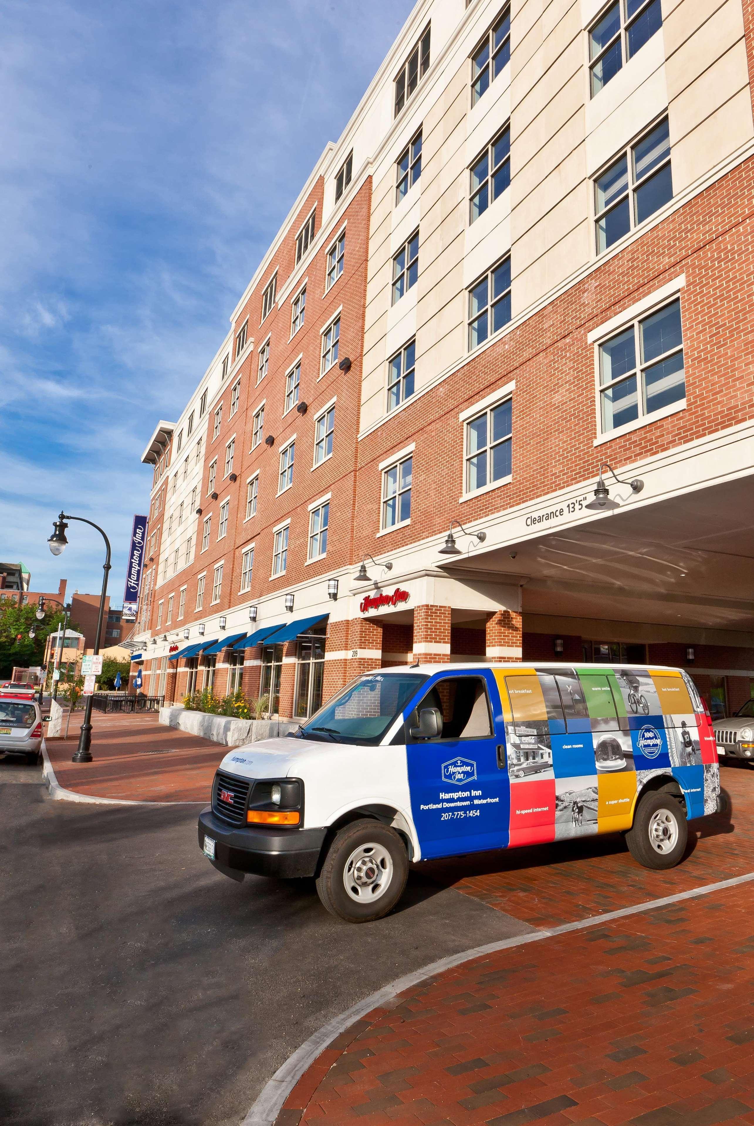 Hampton Inn Portland Downtown Waterfront Exterior photo