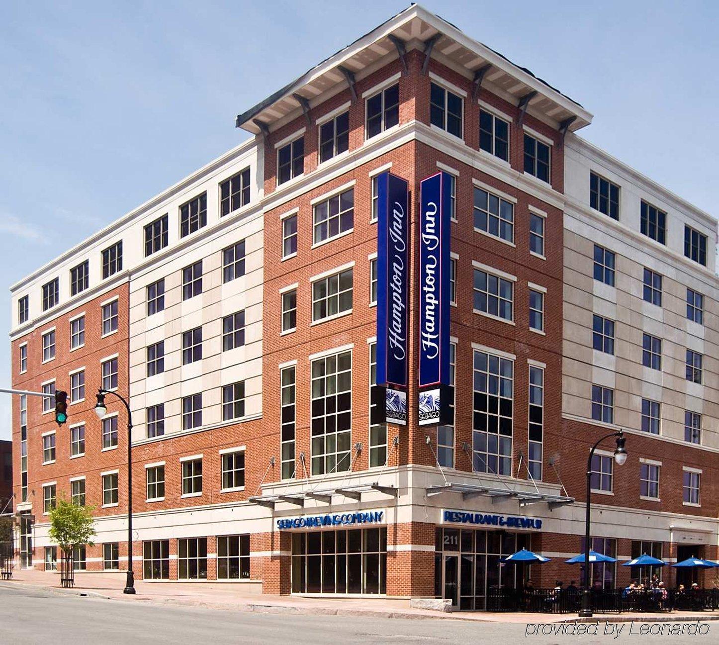 Hampton Inn Portland Downtown Waterfront Exterior photo